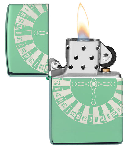 Zippo Feuerzeug High Polish Green mit Roulettetisch geöffnet mit Flamme